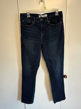Dark Wash Signature Levi Strauss Jeans